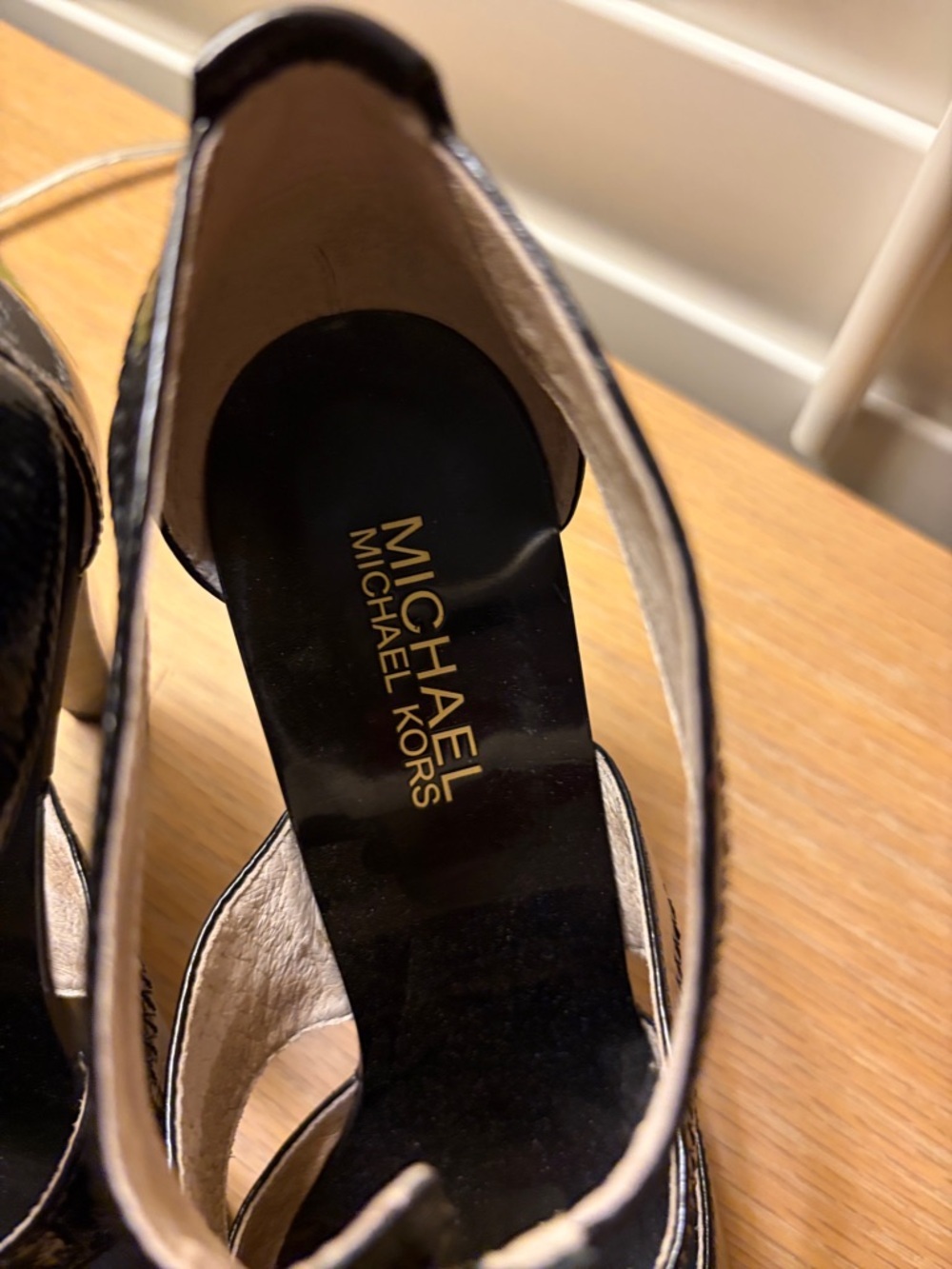 New Michael Kors Berkeley T- strap patent leather front zipper sandals 8 4”heel - Picture 3 of 6